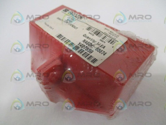 BRADY 65674 PLUG LOCKOUT *NEW IN ORIGINAL PACKAGE*