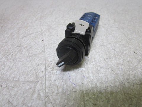 CUTLER HAMMER  E22LDB8Y1 10A 300V ROTARY SWITCH *USED*