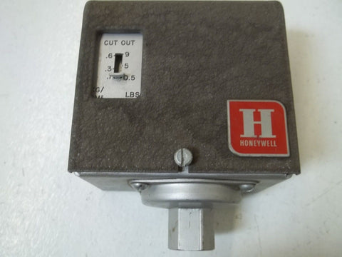 HONEYWELL   PA404B4X0A1 251K PRESSURETROL *USED*