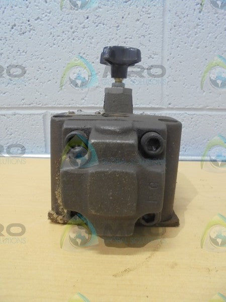 VICKERS  XG062B30  REDUCING VALVE  * NEW NO BOX *