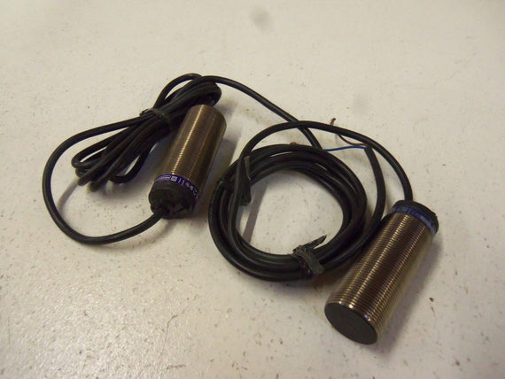 LOT OF 2 TELEMECANIQUE PROXIMITY SENSOR XSA-V11801 *USED*