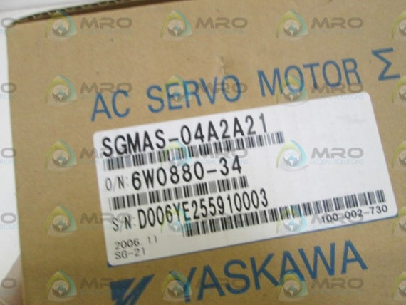 YASKAWA AC SERVO MOTOR SGMAS-04A2A21 *NEW IN BOX*