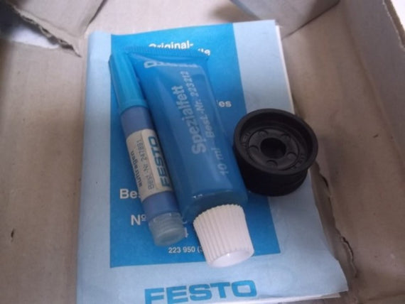 FESTO 104147 VALVE REPAIR KIT * NEW IN BOX *